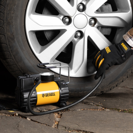 Компрессор автомобильный AC-37, 12 В, 7 атм, 37 л/мин, автомобильный предохранитель Denzel цена