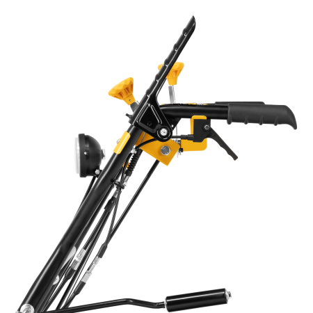 Гибридная снегоуборочная машина с функц. подметания SWB-800, 212 сс, руч. старт, 2 насадки Denzel