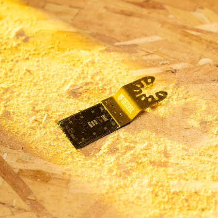 Насадка для МФИ режущая пазовая прямая, BiM, по металлу и дереву, 33 x 1.4 мм, мелкий зуб Denzel