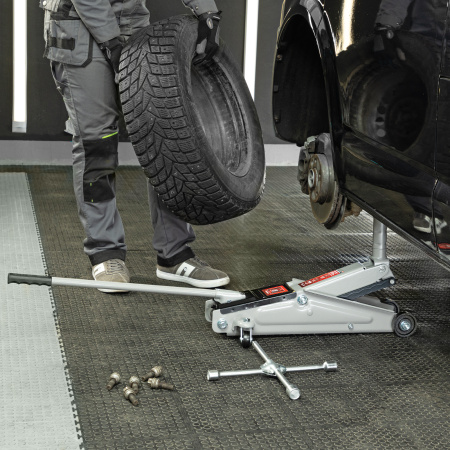 Домкрат гидравлический подкатной, 3 т, высота подъема 150-530 мм Matrix цена