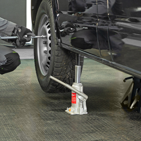 Домкрат гидравлический бутылочный, 5 т, h подъема 197-382 мм, в пластиковом кейсе Matrix цена