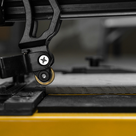 Плиткорез рельсовый 800х16мм, каретка на подш., стальная станина, усил. рукоятка-пенал Denzel цена