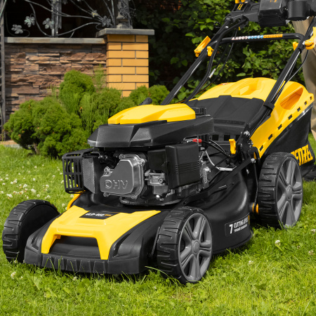 Газонокосилка бензиновая GLD-460SP-VE, 146 см3, шир. 46см, привод, вариатор, эл.старт, 60 л Denzel цена