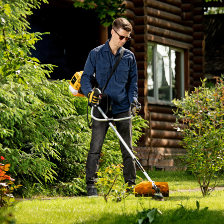 Триммер бензиновый DTL-43, 43 см3, неразъемная штанга, состоит из 2 частей Denzel цена