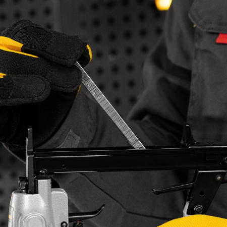 Скобы 21GA для пнев. степл., 8мм, шир. - 0,95мм, тол. - 0,6мм, шир. скобы - 12,8мм, 5000шт Denzel цена