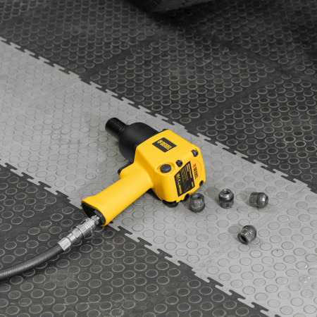 Ударный пневмогайковерт IW860+набор головок, 1/2", 7000 об/мин, 868 Нм Denzel цена