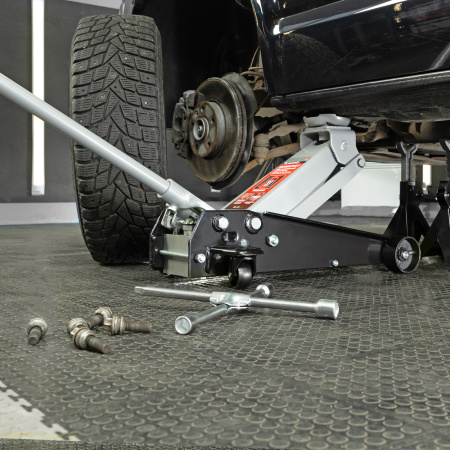 Домкрат гидравлический подкатной, 3 т, высота подъема 140-520 мм Matrix цена