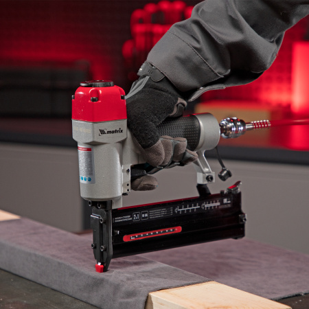 Нейлер-степлер пневматический 2 в 1, гвозди 18GA длина 10-50 мм, скобы 18GA длина 25-40 мм Matrix цена