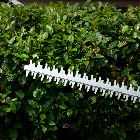 Кусторез аккумуляторный RBC510-36, Li-ion, 36 В, 4 Ач, нож 510 мм, поворотная ручка Denzel цена