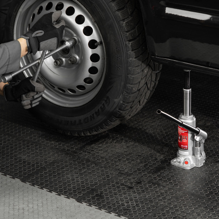 Домкрат гидравлический бутылочный, 4 т, высота подъема 194-372 мм, в пластиковый кейсе Matrix цена