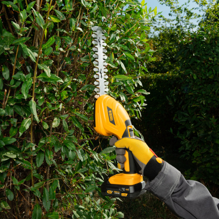 Ножницы-кусторез аккумуляторные  CGS-100, 18В Li-Ion Denzel цена