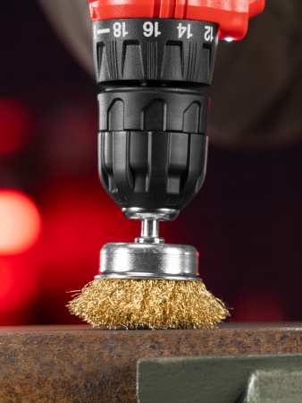 Щетка для дрели, 50 мм, "чашка" со шпилькой, латунированная витая проволока Matrix