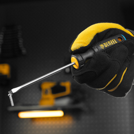 Отвертка, SL4х100 мм, S2, 3к рукоятка Denzel