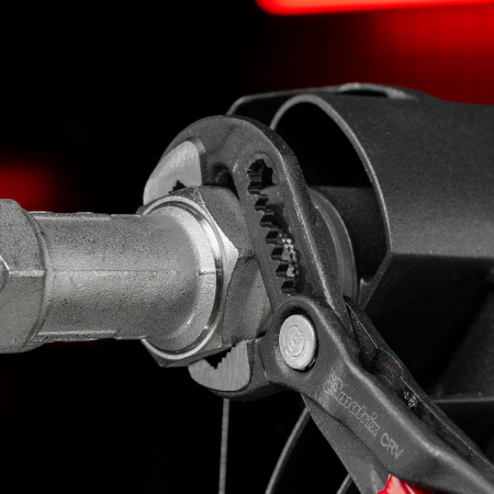 Клещи переставные 180 мм, кнопочный механизм, хром-ванадий, обливные рукоятки Matrix