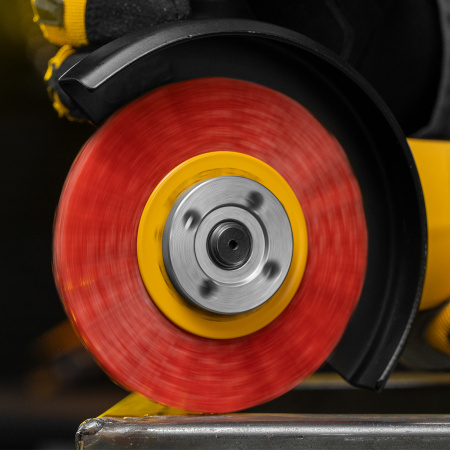 Щетка для УШМ, 100 мм, Плоская, нейлоновая щетина, посадка 22,2 мм Denzel