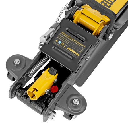 Домкрат гидравлический подкатной с фиксатором, 2,5 т,  85-385 мм, в пласт. кейсе Denzel цена