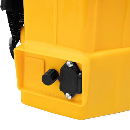 Опрыскиватель ранцевый аккумуляторный D-12LA, 12 л, 12 В, 8 Ач Denzel цена