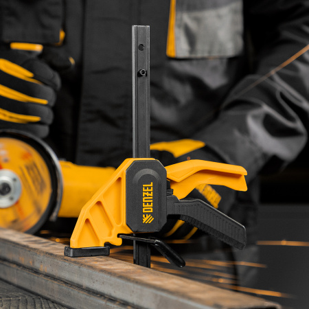 Струбцина F-образная, быстрозажимная, 150 х 55 мм, усиленный нейлоновый корпус Denzel цена