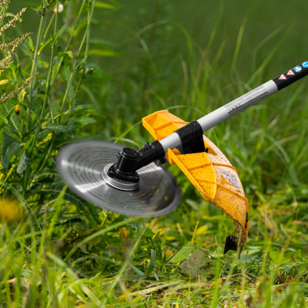 Триммер бензиновый DGT 430, 43 см3, 2.5 л. с, неразъемная штанга, состоит из 2 частей Denzel цена