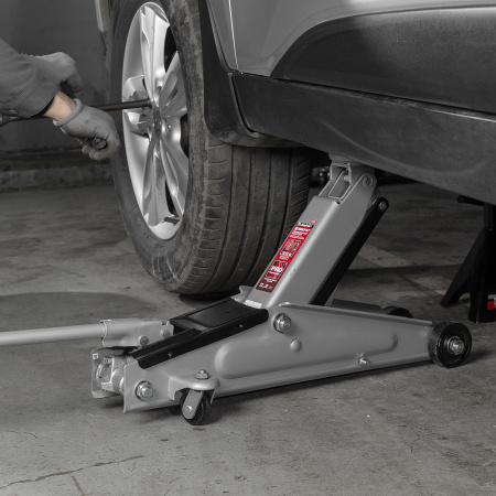 Домкрат гидравлический подкатный, 3 т, высота подъема 130-410 мм Matrix цена