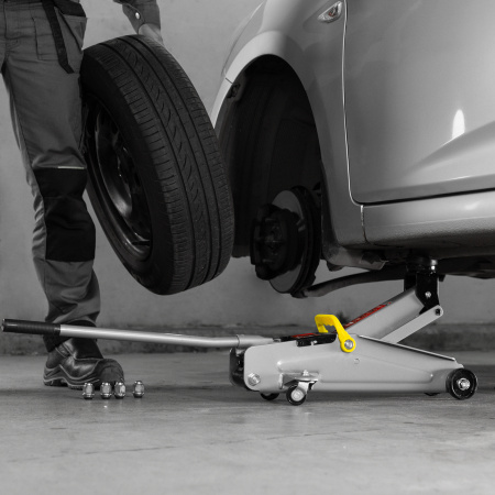 Домкрат гидравлический подкатной, 2 т, h подъема 135-385 мм, в пласт. кейсе Matrix цена