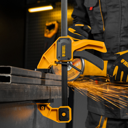 Струбцина F-образная, быстрозажимная, 600 х 80 мм, усиленный нейлоновый корпус Denzel цена