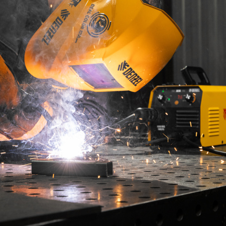 Аппарат инвертор. полуавтомат. сварки Mini MIG-140LFG, 140 А, ПВ 60%// Denzel