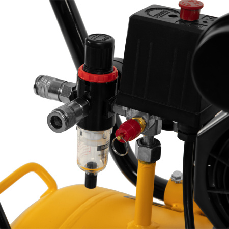 Компрессор безмасляный, малошумный DLS 1800/100,1800 Вт, 3x600, 100 л, 345 л/мин Denzel