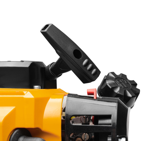 Триммер бензиновый DTS-43, 43 см3, неразъемная штанга, состоит из 2 частей Denzel цена