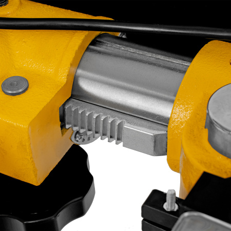 Станок сверлильный радиальный DDM-550R, 550 Вт, 16 мм, 12 ск., настольный Denzel