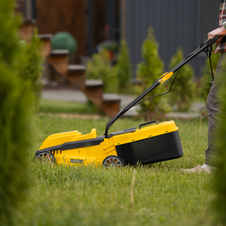 Газонокосилка электрическая GMC-1200, шир.,32см, 1200 Вт, 3 уров., травосб. 30 л Denzel цена