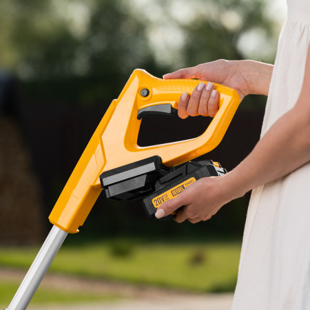 Портативная аккумуляторная газонокосилка CLM-22, Li-ion, 20В, 220 мм // Denzel цена