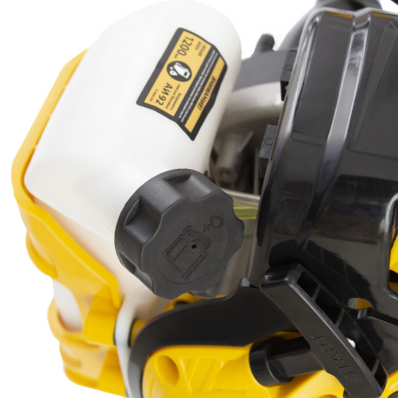 Триммер бензиновый DTL-43S, 43 см3, разъемная штанга, состоит из 2 частей Denzel цена