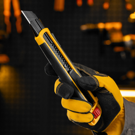 Нож, 25 мм, сменное лезвие, SK4, корпус из ABS + TPR, торцевой зажим Denzel