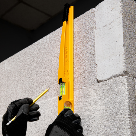 Уровень литой, 600 мм, 2 глазка, ударные площадки Denzel цена