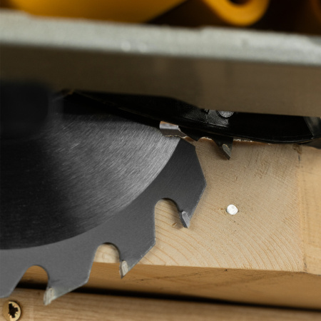 Пильный диск по дереву с гвоздями, ф165 х 20 мм, 20 зубов Denzel