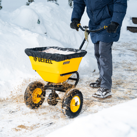 Механическая сеялка на колесах, 45 л Denzel цена
