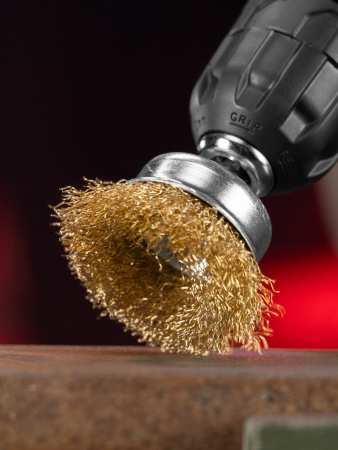 Щетка для дрели, 50 мм, "чашка" со шпилькой, латунированная витая проволока Matrix