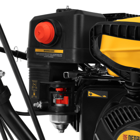 Гибридная снегоуборочная машина с функц. подметания SWB-800, 212 сс, руч. старт, 2 насадки Denzel