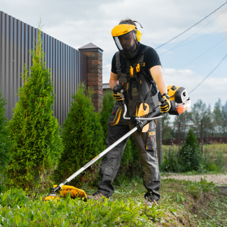 Триммер бензиновый DGT-52-PRO, анти-вибро, 52 см3, неразъем, состоит из 2 частей Denzel цена