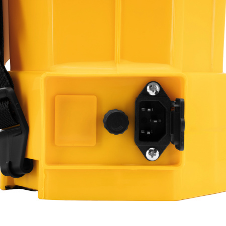 Опрыскиватель ранцевый аккумуляторный D-12LA, 12 л, 12 В, 8 Ач Denzel цена