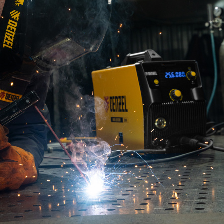 Аппарат инвертор. полуавтомат. cварки IMIG-205SDR, 200 А, ПВ 60%, катушка 5 кг Denzel