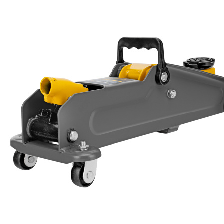 Домкрат гидравлический подкатной, 2 т, 135-385 мм, в пласт. кейсе Denzel цена