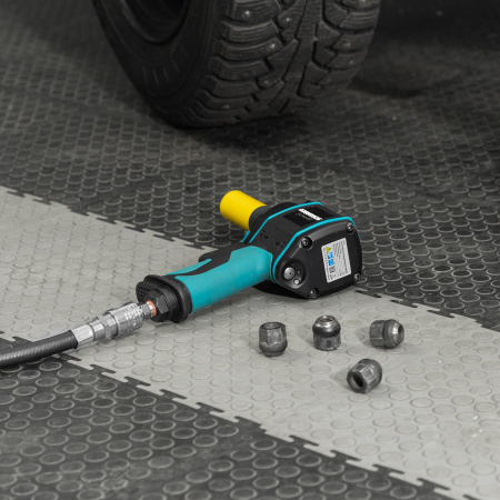 Гайковерт пневматический ударный G985K2, 1/2, 610Нм 9000 об/мин, с набором 17 предметов Gross цена