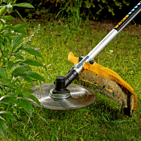 Триммер бензиновый DTL-52, 52 см3, неразъемная штанга, состоит из 2 частей Denzel цена