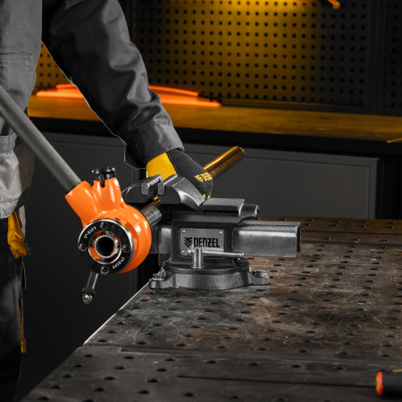 Тиски слесарные BVH-100, 100 мм, поворотные, стальная направляющая, с наковальней //Denzel