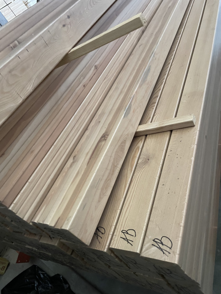 Доска палубная 28х142х4000 мм лиственница сорт АБ