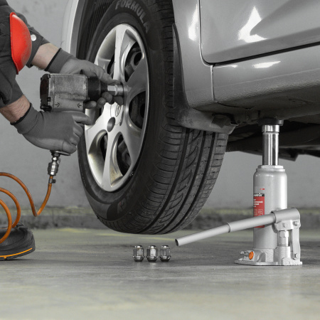 Домкрат гидравлический бутылочный, 6 т, h подъема 216-413 мм, в пластиковом кейсе Matrix цена