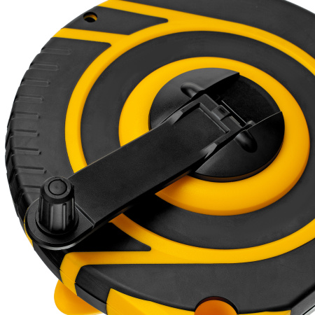 Рулетка геодезическая 30 м х 15 мм, закрытый корпус, фиберглассовая лента Denzel цена