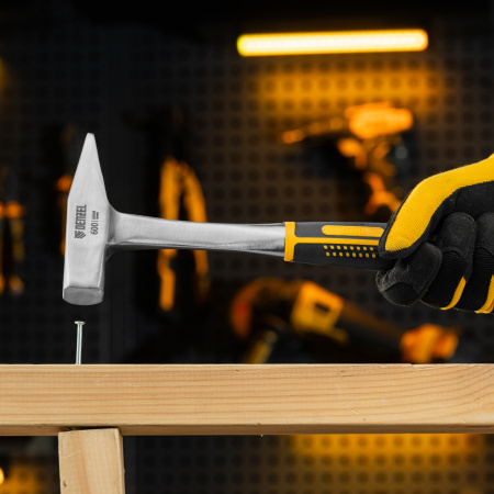 Молоток слесарный 600 г, цельнометаллический, двухкомпонентная рукоятка Denzel